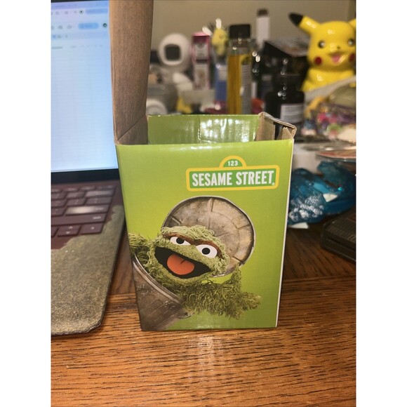 Sesame Street Oscar the Grouch Ceramic Pen Cup New in Box Desk Organizer - Picture 6 of 8